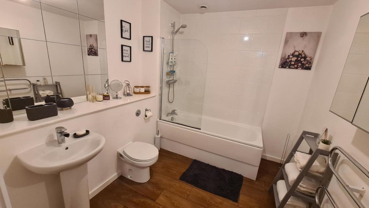 Luxury 2 Bed Apt With Free Wi-Fi & Parking Manchester Exterior foto